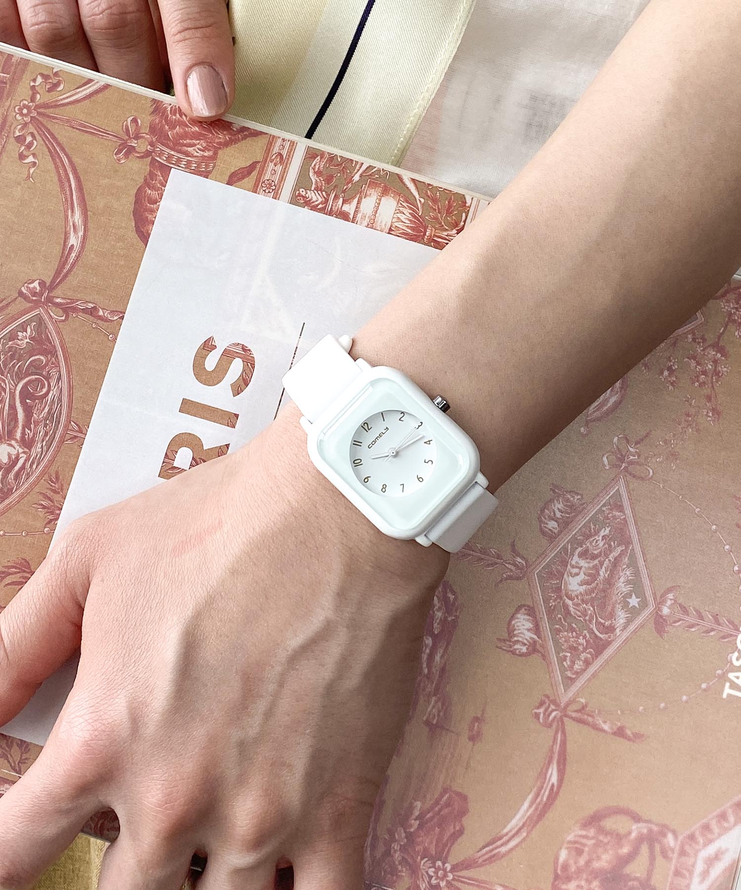 女の子向けプレゼント集結 スクエアラバーウォッチ｜スリーフォータイム｜ショップニュース 時計