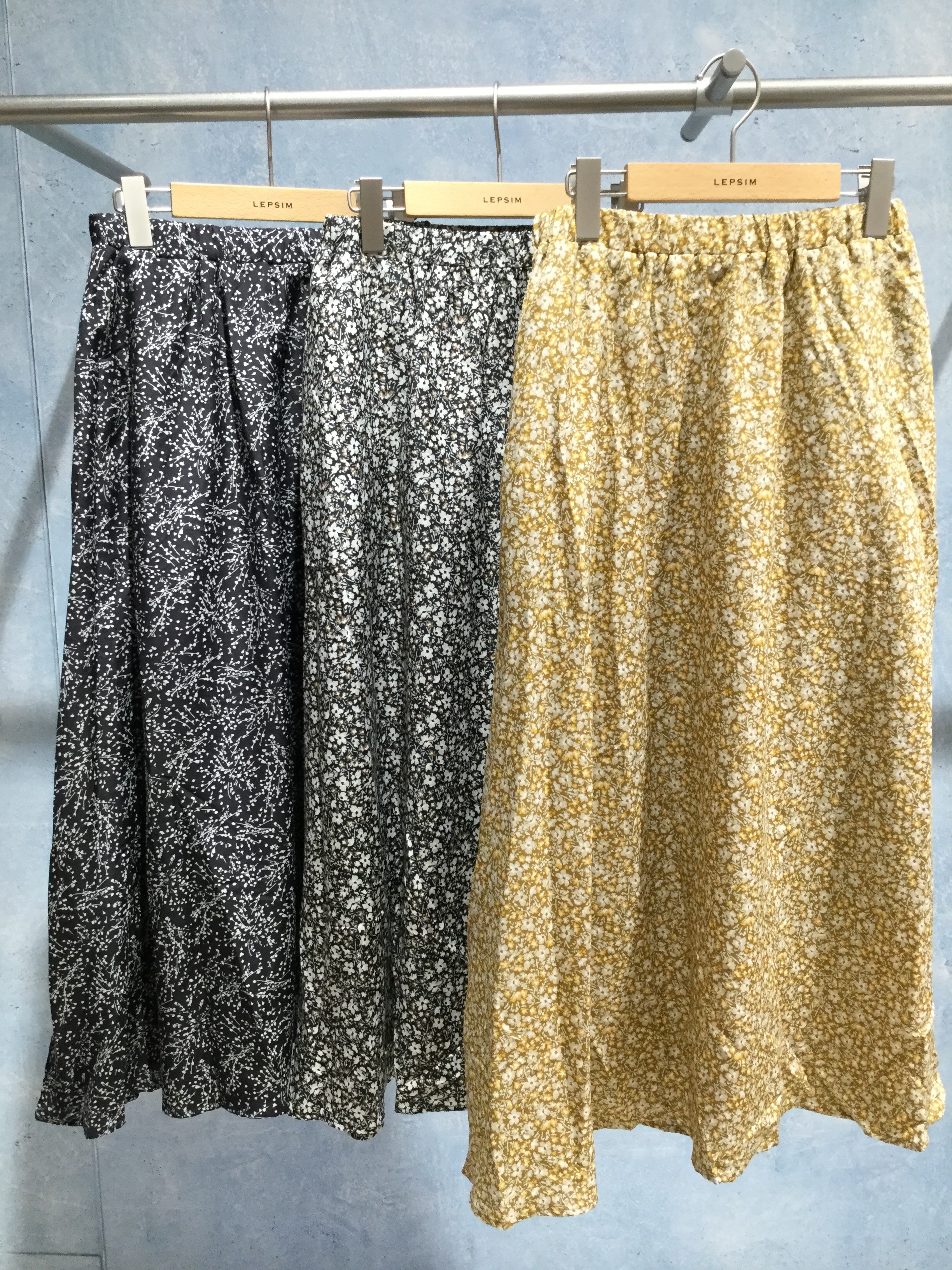 Lepsim 新作 花柄スカートのご紹介 レプシィム ショップニュース トリエ京王調布 京王線調布駅よりすぐのショッピングセンター